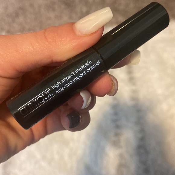 Clinique makeup bag and samples - Picture 3 of 7